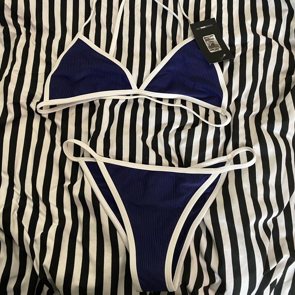 Fashion nova swim set